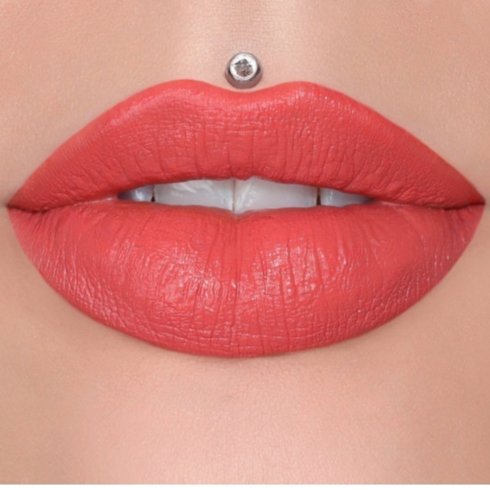 Jeffree Star Velvet Trap lipstick Ranch Girl